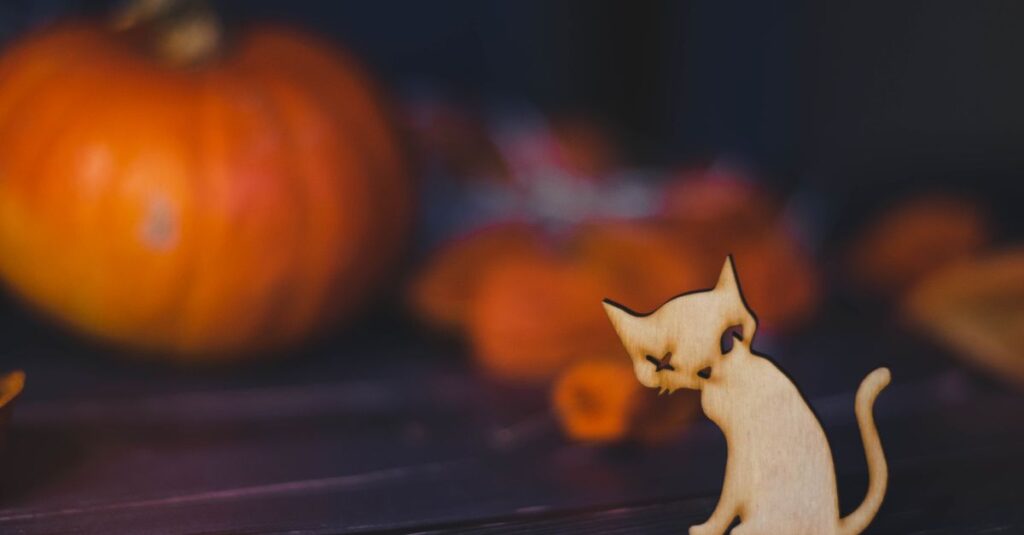 カフェでのハロウィンスイーツ購入には予約や日付確認が必要なことを示すイメージ