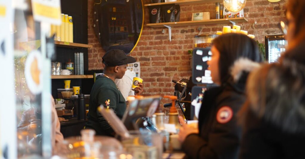 ハロウィン限定スイーツと一緒に配られるカフェのノベルティグッズの例