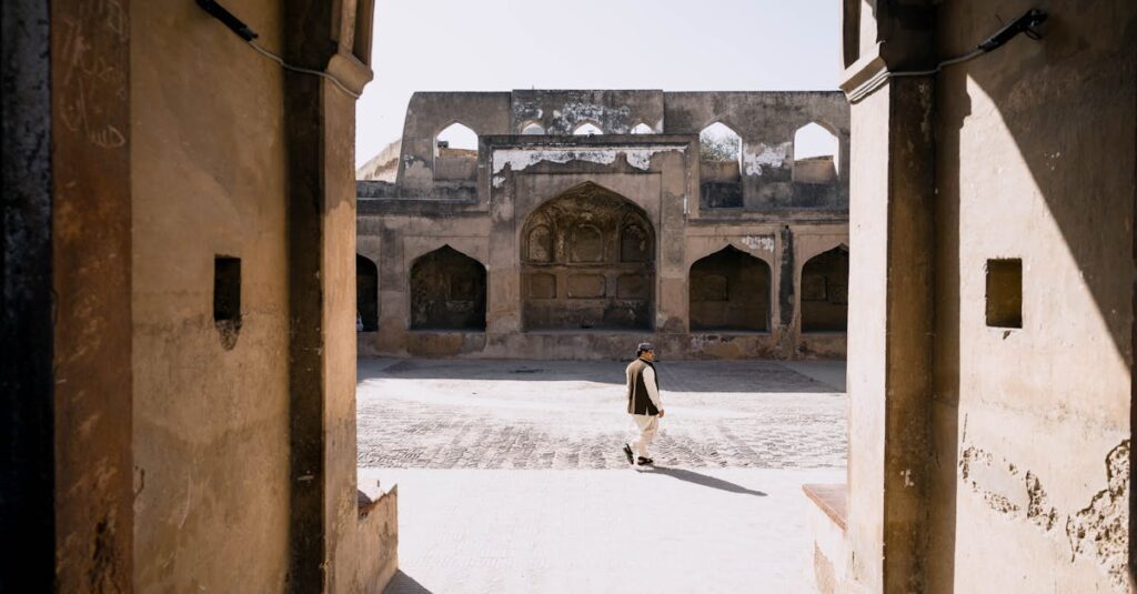 同じハロウィンスイーツを昼と夜の光で撮り分けた2025年の投稿術