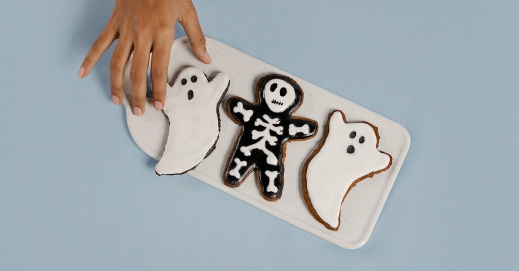 ハロウィン限定スイーツと一緒に配られるカフェのノベルティグッズの例