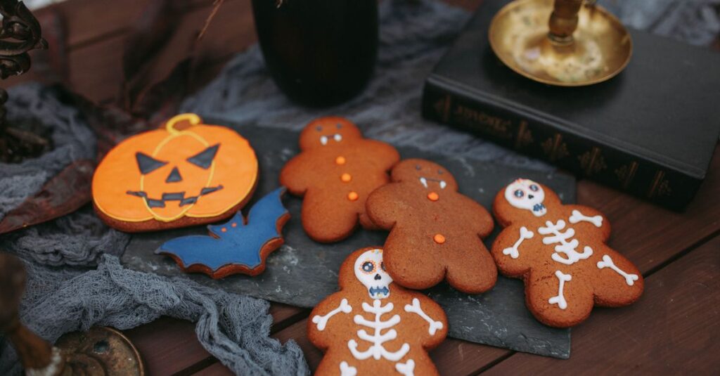 ハロウィン限定スイーツと一緒に配られるカフェのノベルティグッズの例