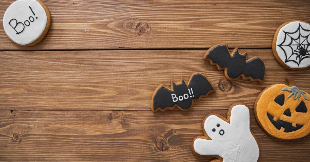 コンビニやカフェごとのハロウィンスイーツ購入場所と特徴をまとめた図表