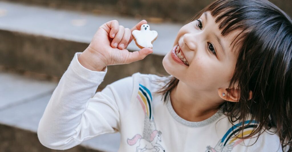 スターバックスの2025年魔法学園がテーマのハロウィン限定ケーキとラテ