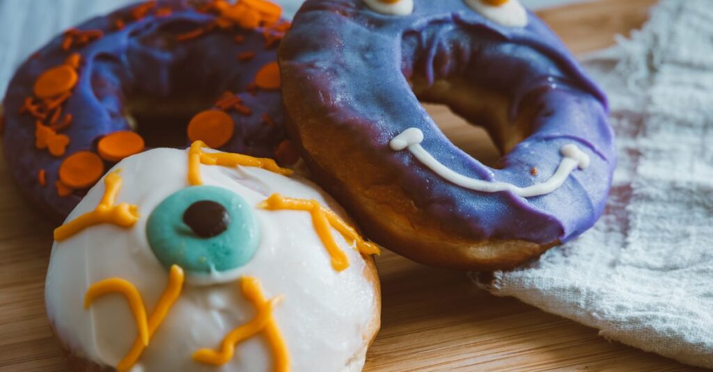 自作の撮影ブースで2025年のハロウィンスイーツを美しく撮影するスタイル