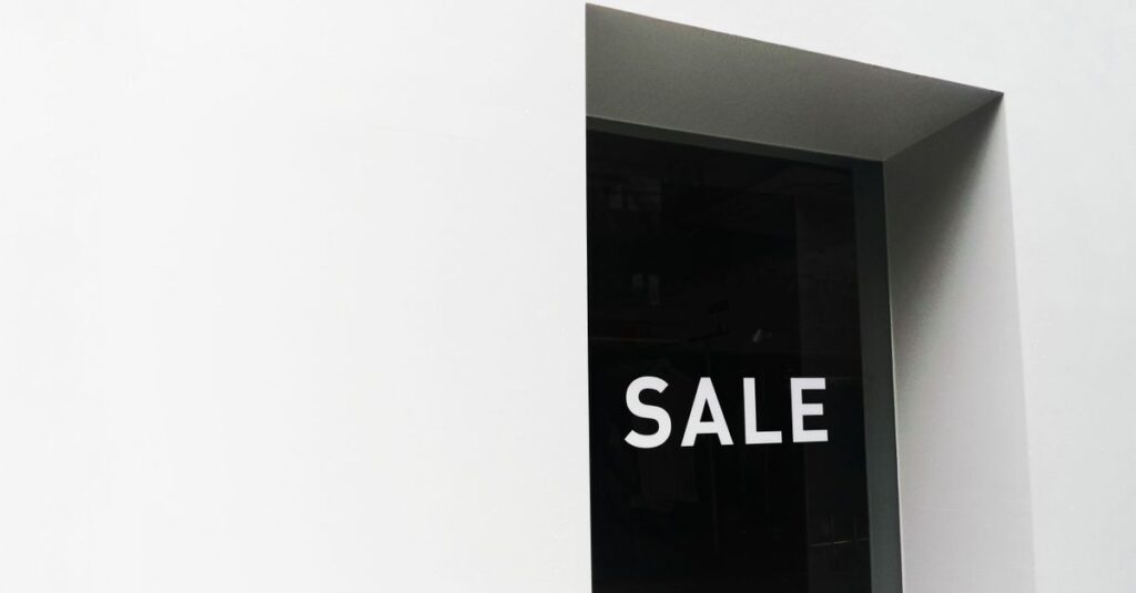 ブラックフライデーで購入した未使用商品をメルカリで出品する様子