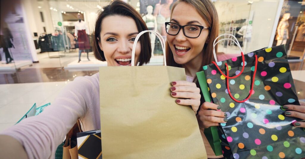 ブラックフライデーで衝動買いを避ける冷静な判断をする女性の姿