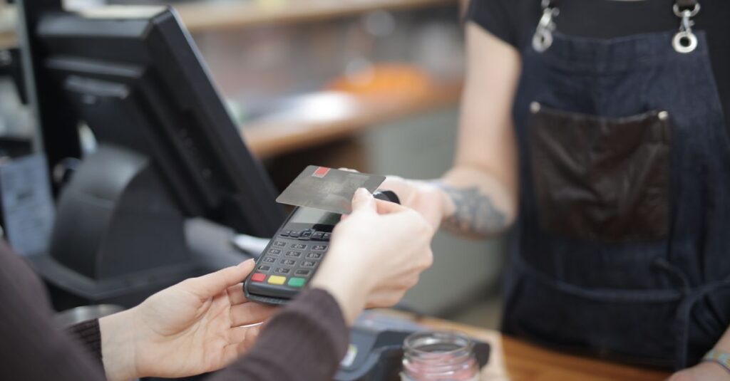 クレジットカードの引き落とし日と締め日を活用して支払い時期を調整する図