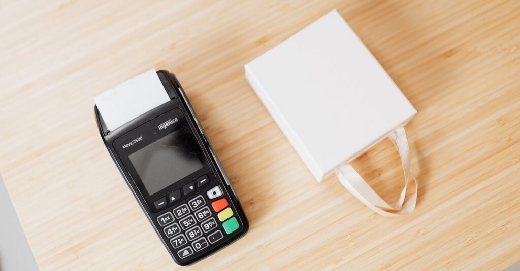 楽天経済圏とPayPay経済圏でポイント還元率を比較しながら買い物を計画する様子