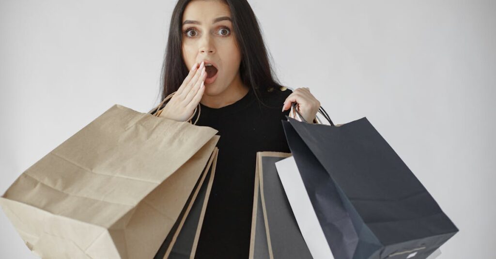 福袋購入時に注意すべきポイントを確認するユーザーのイメージ