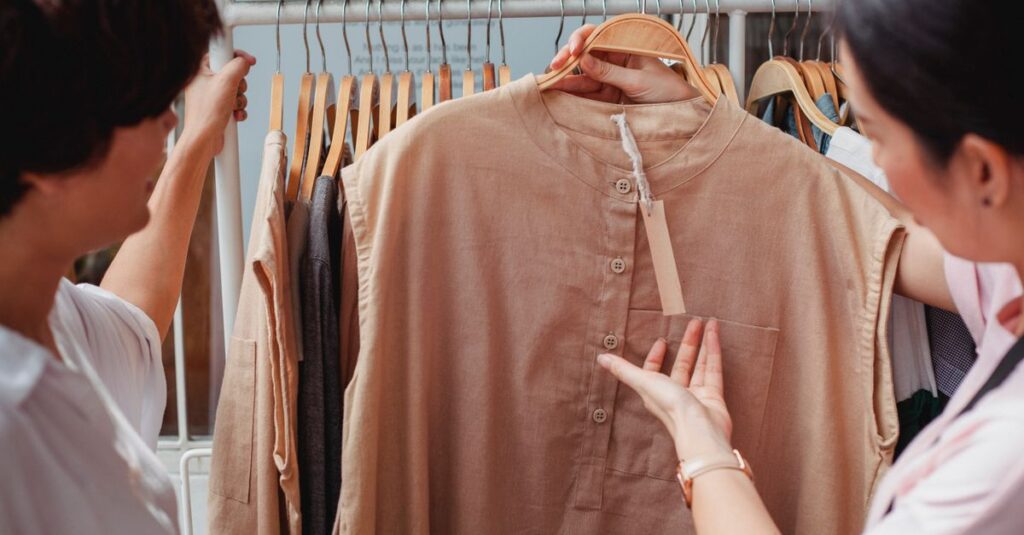 ブラックフライデーで購入した未使用商品をメルカリで出品する様子