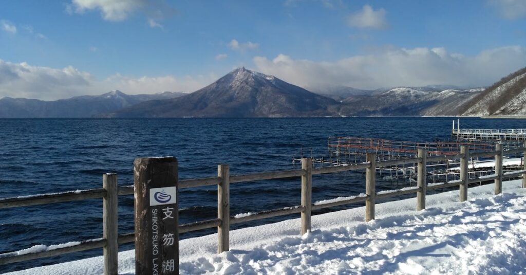 現地の人しか知らない年末年始におすすめの日本の隠れた名所を紹介するイメージ