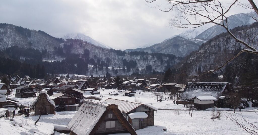 子ども連れの家族旅行にぴったりな年末年始の国内スポット紹介イメージ
