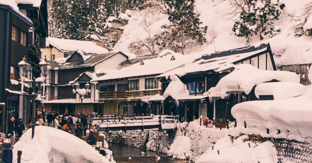 子ども連れの家族旅行にぴったりな年末年始の国内スポット紹介イメージ