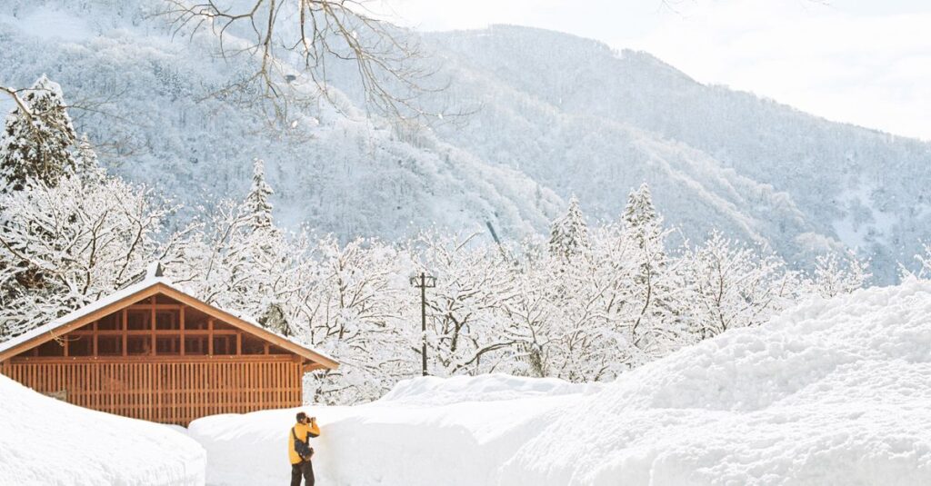 現地の人しか知らない年末年始におすすめの日本の隠れた名所を紹介するイメージ