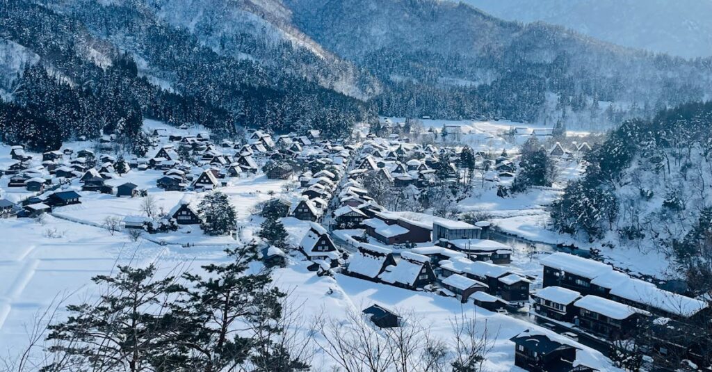 子ども連れの家族旅行にぴったりな年末年始の国内スポット紹介イメージ