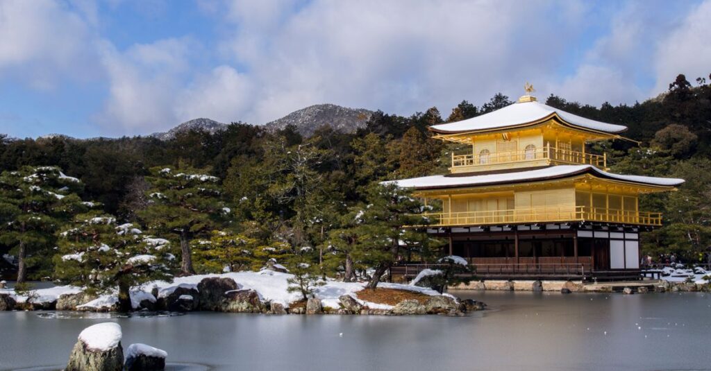 子ども連れの家族旅行にぴったりな年末年始の国内スポット紹介イメージ